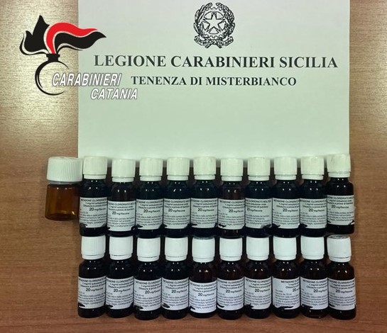 Nascondeva in casa 21 flaconi di metadone: 55enne arrestato dai carabinieri
