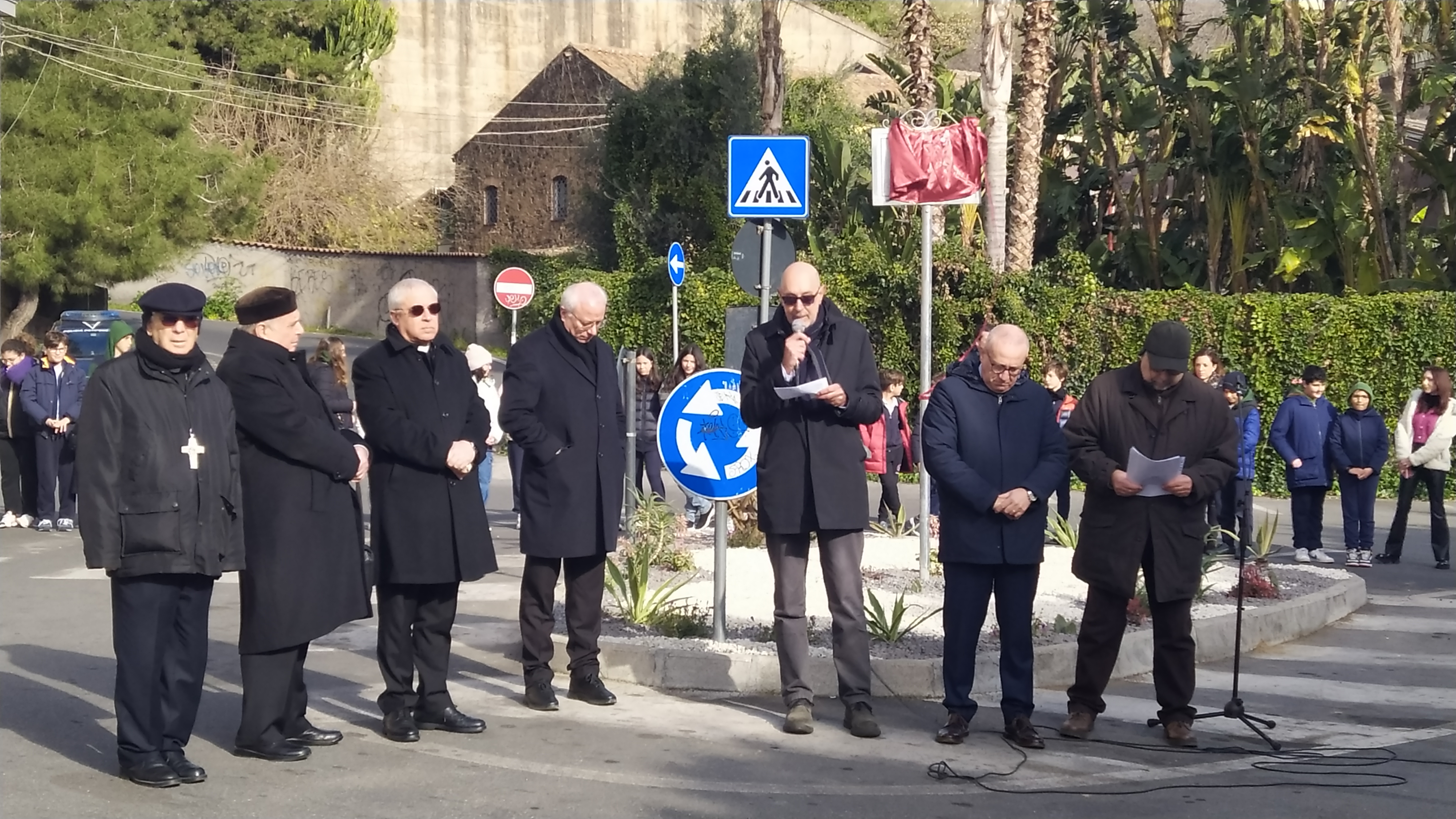 “Il suo messaggio è ancora vivo”, intitolato uno slargo a don “Ciccio” Ventorino FOTO “Il suo messaggio è ancora vivo”, intitolato uno slargo a don “Ciccio” Ventorino FOTO