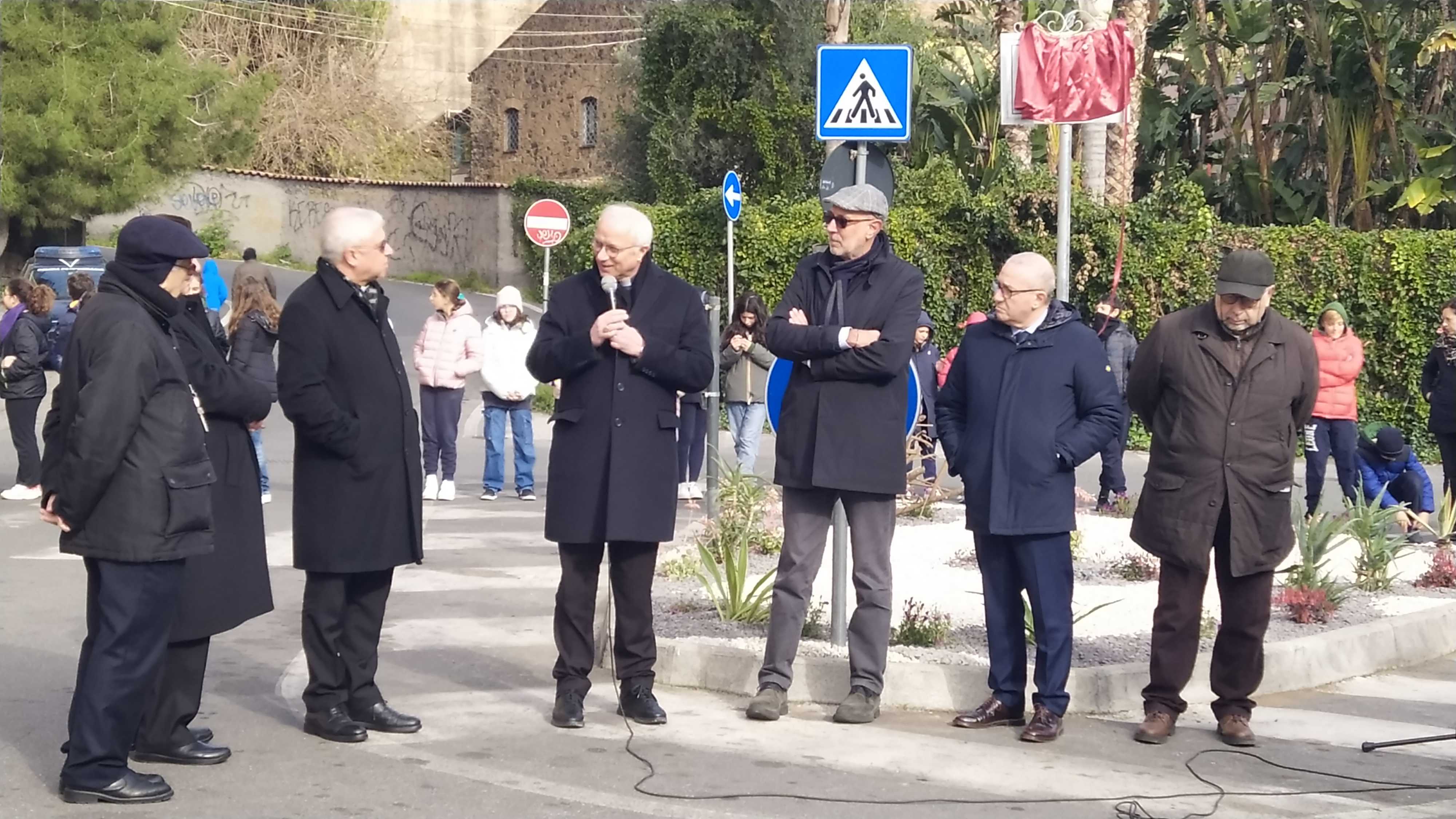 “Il suo messaggio è ancora vivo”, intitolato uno slargo a don “Ciccio” Ventorino FOTO “Il suo messaggio è ancora vivo”, intitolato uno slargo a don “Ciccio” Ventorino FOTO