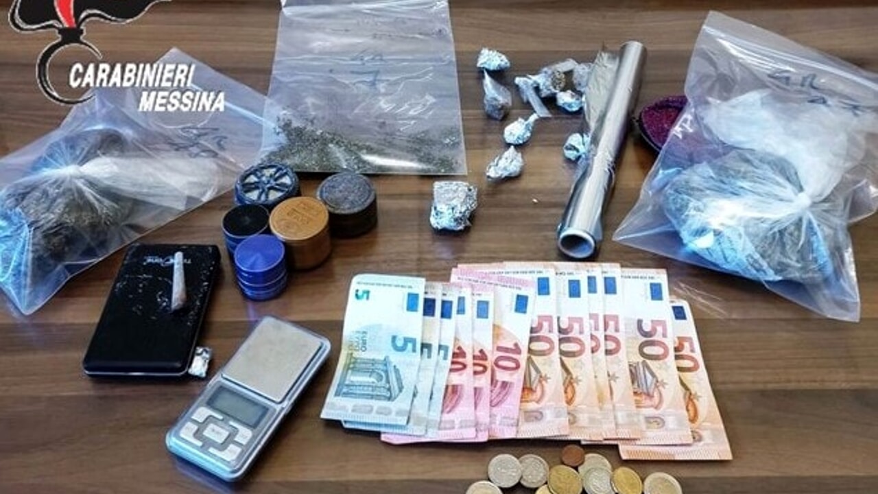 Messina, droga nascosta in casa e contatore elettrico manomesso: mamma e figlio nei guai