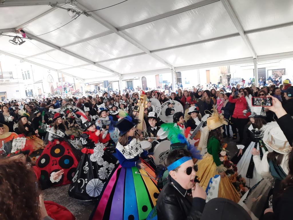 “Biancavilla si è ripresa il Carnevale”, dai carri a Shade – FOTO “Biancavilla si è ripresa il Carnevale”, dai carri a Shade – FOTO