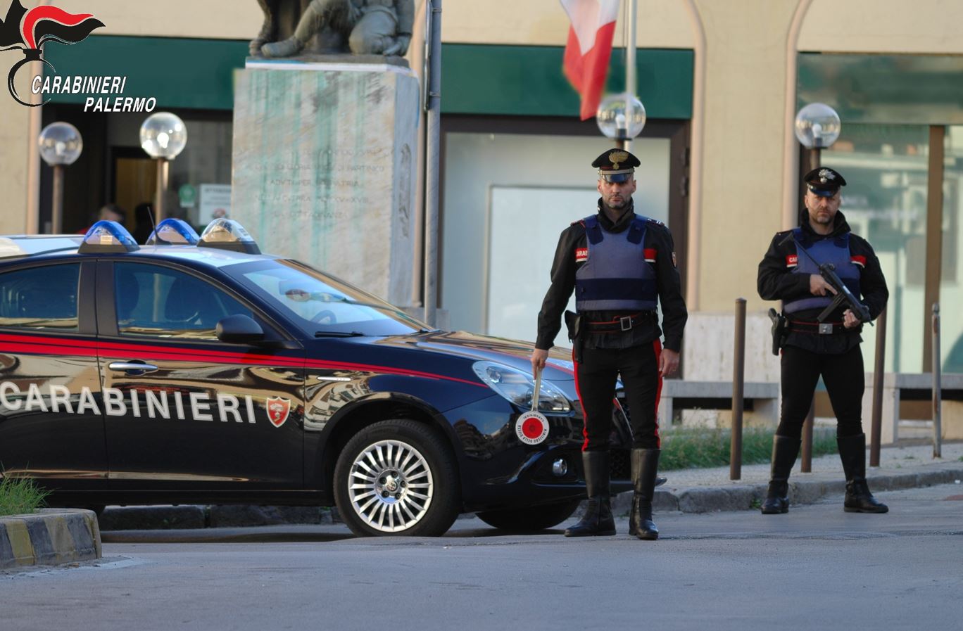 Case con arredamento “di lusso” grazie ai mobili rubati: scattano due denunce