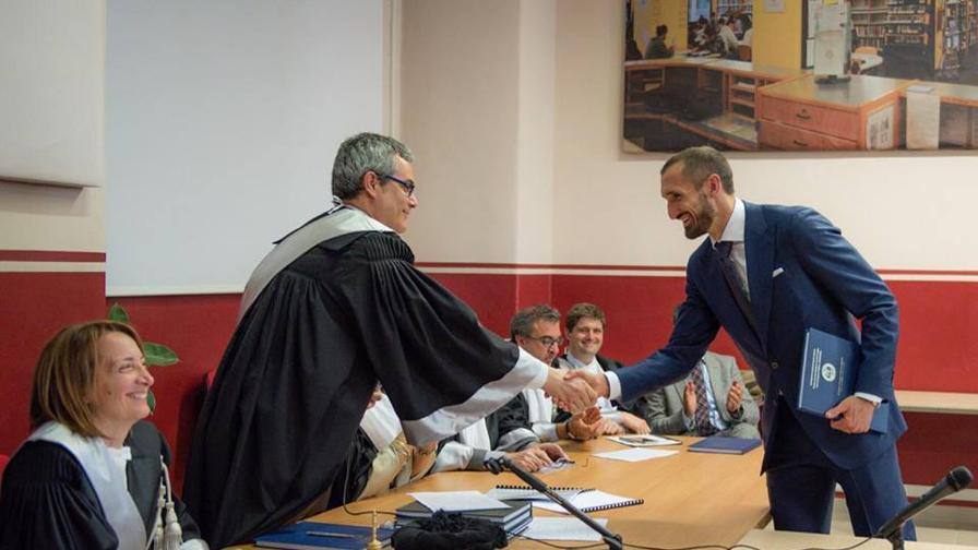 Tommaso Pobega si laurea in Economia Aziendale: ecco chi sono i calciatori-dottori in Serie A