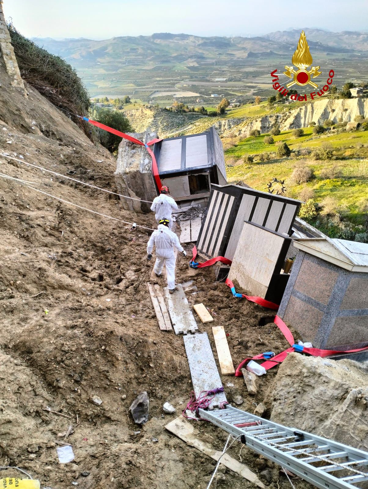 Maltempo a Mineo, conclusa prima fase di messa in sicurezza del cimitero [FOTO]