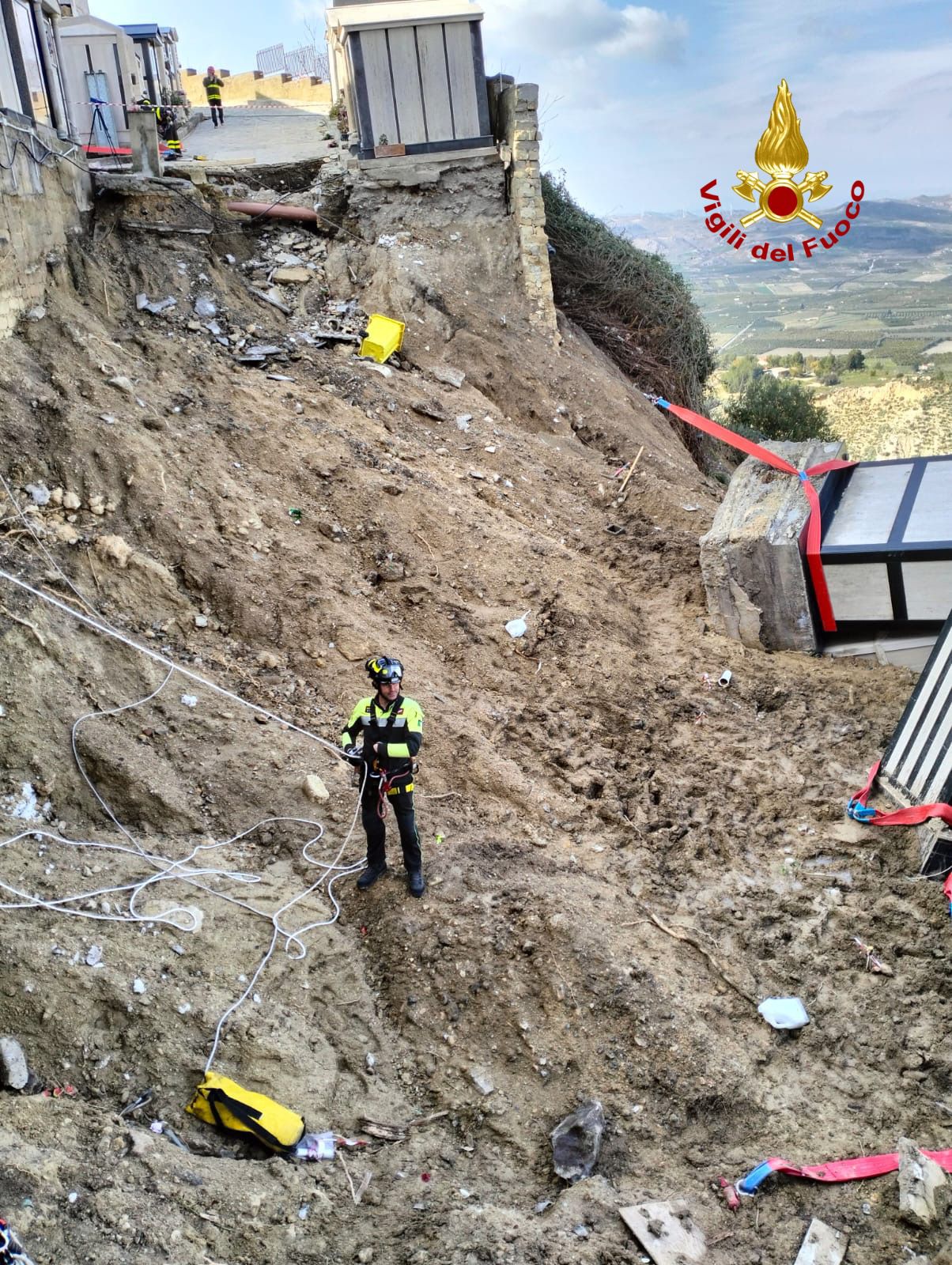 Maltempo a Mineo, conclusa prima fase di messa in sicurezza del cimitero [FOTO]