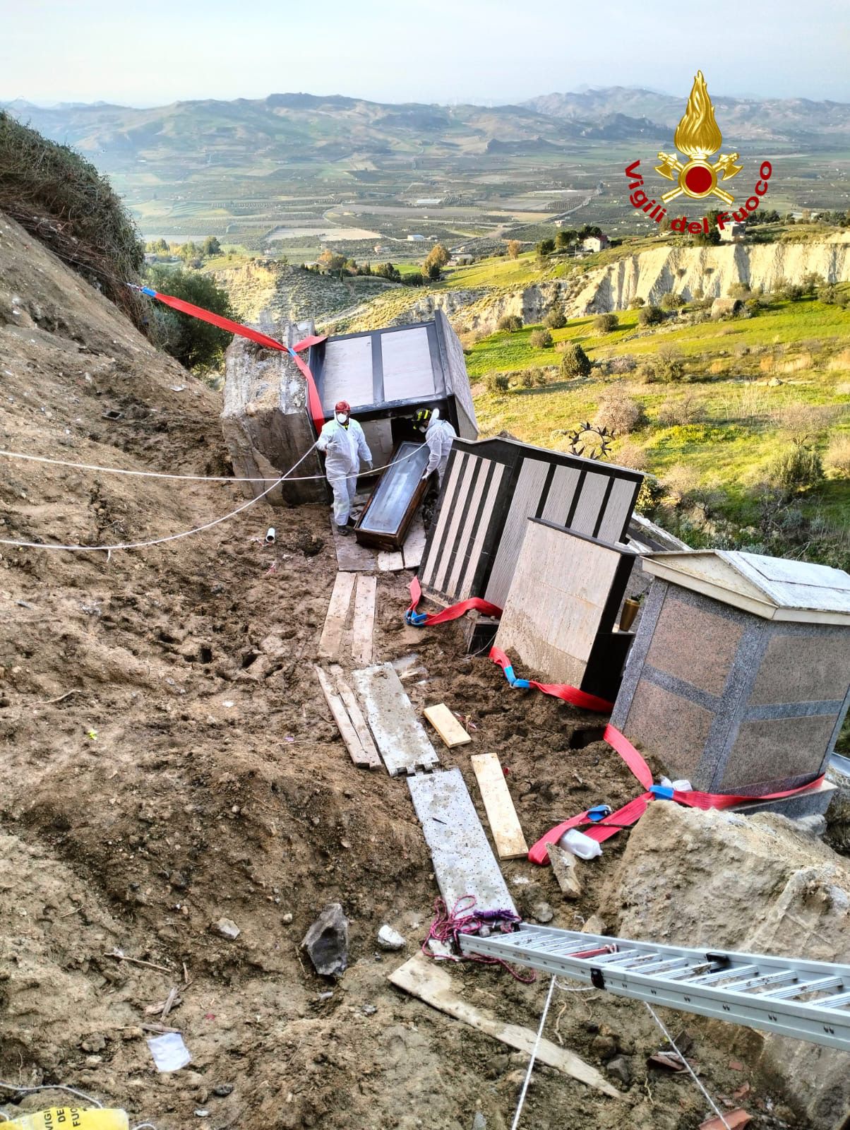 Maltempo a Mineo, conclusa prima fase di messa in sicurezza del cimitero [FOTO]
