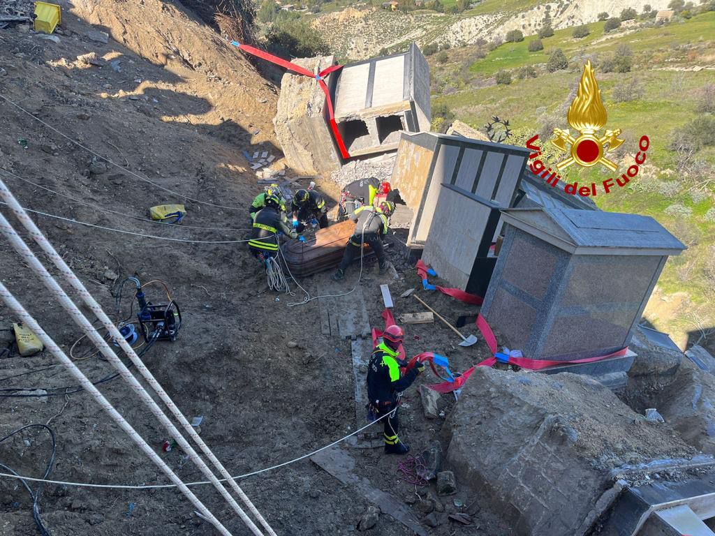 Maltempo a Mineo, conclusa prima fase di messa in sicurezza del cimitero [FOTO]