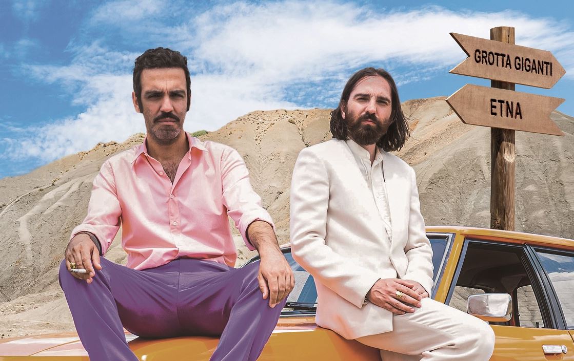 Una Sicilia “inedita” con Colapesce e Dimartino: “La primavera della mia vita” di Zavvo Nicolosi