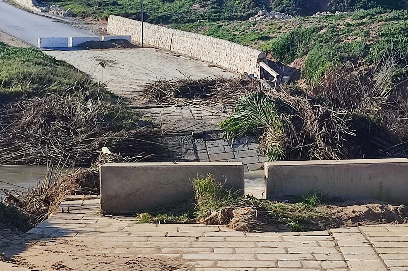 Maltempo in Sicilia, spazzato via il ponte sul fiume Ippari: era chiuso da tempo