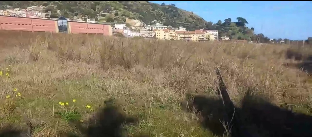 Frazione dell’umido a Mili, gli abitanti fanno muro: “Saremo invasi dai rifiuti” – FOTO