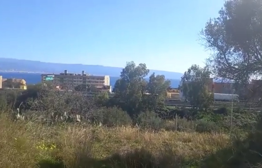 Frazione dell’umido a Mili, gli abitanti fanno muro: “Saremo invasi dai rifiuti” – FOTO