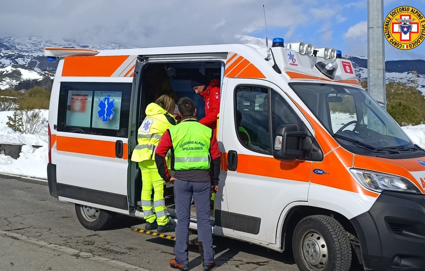 Aggredita e morsa da un randagio sull’Etna, paura per anziana