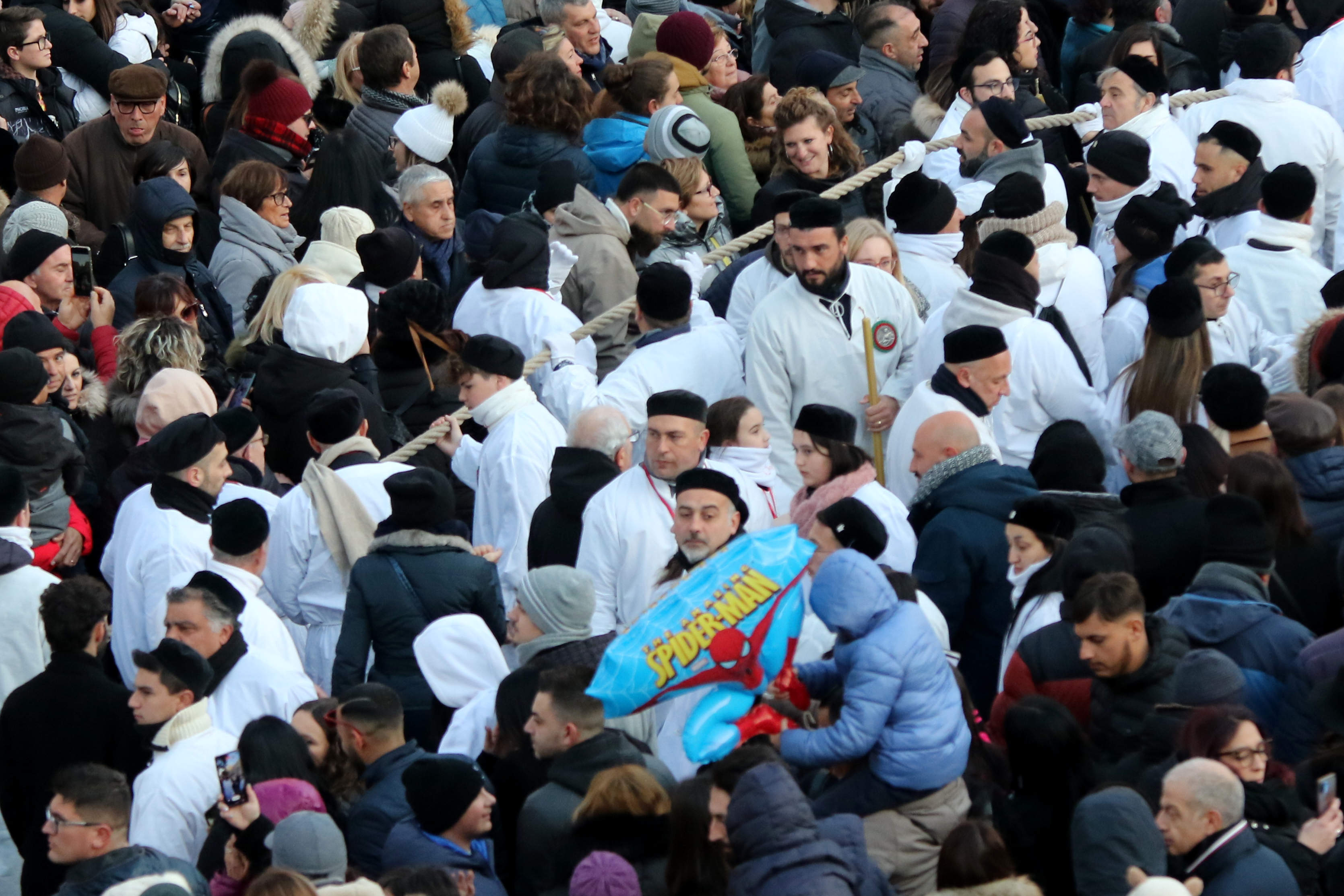 Sant’Agata 2023, il giro interno: la martire esce dalla Cattedrale – FOTO e VIDEO