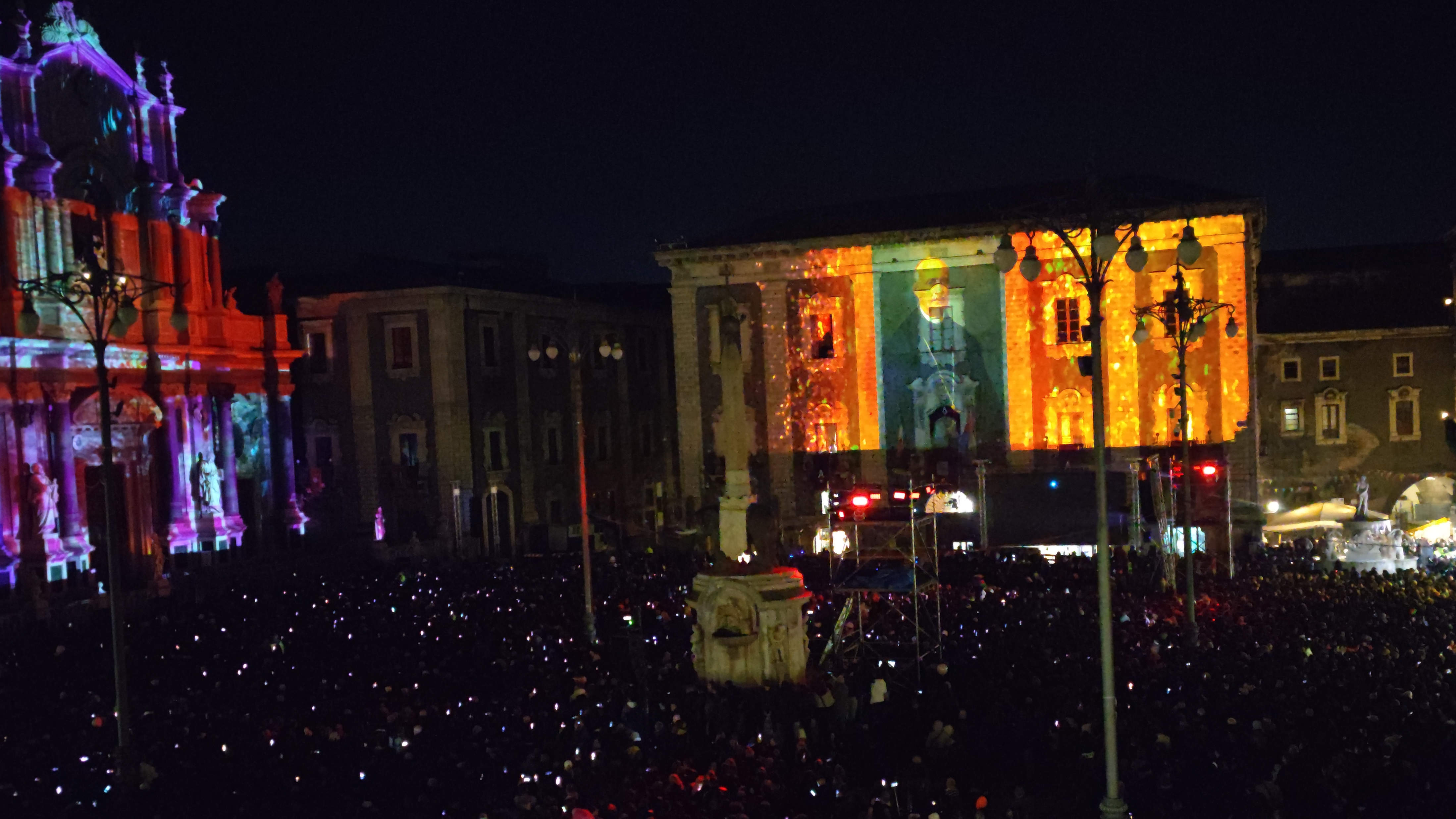 Sant’Agata 2023, lo spettacolo dei fuochi della “Sira ‘o Tri”: guarda le FOTO