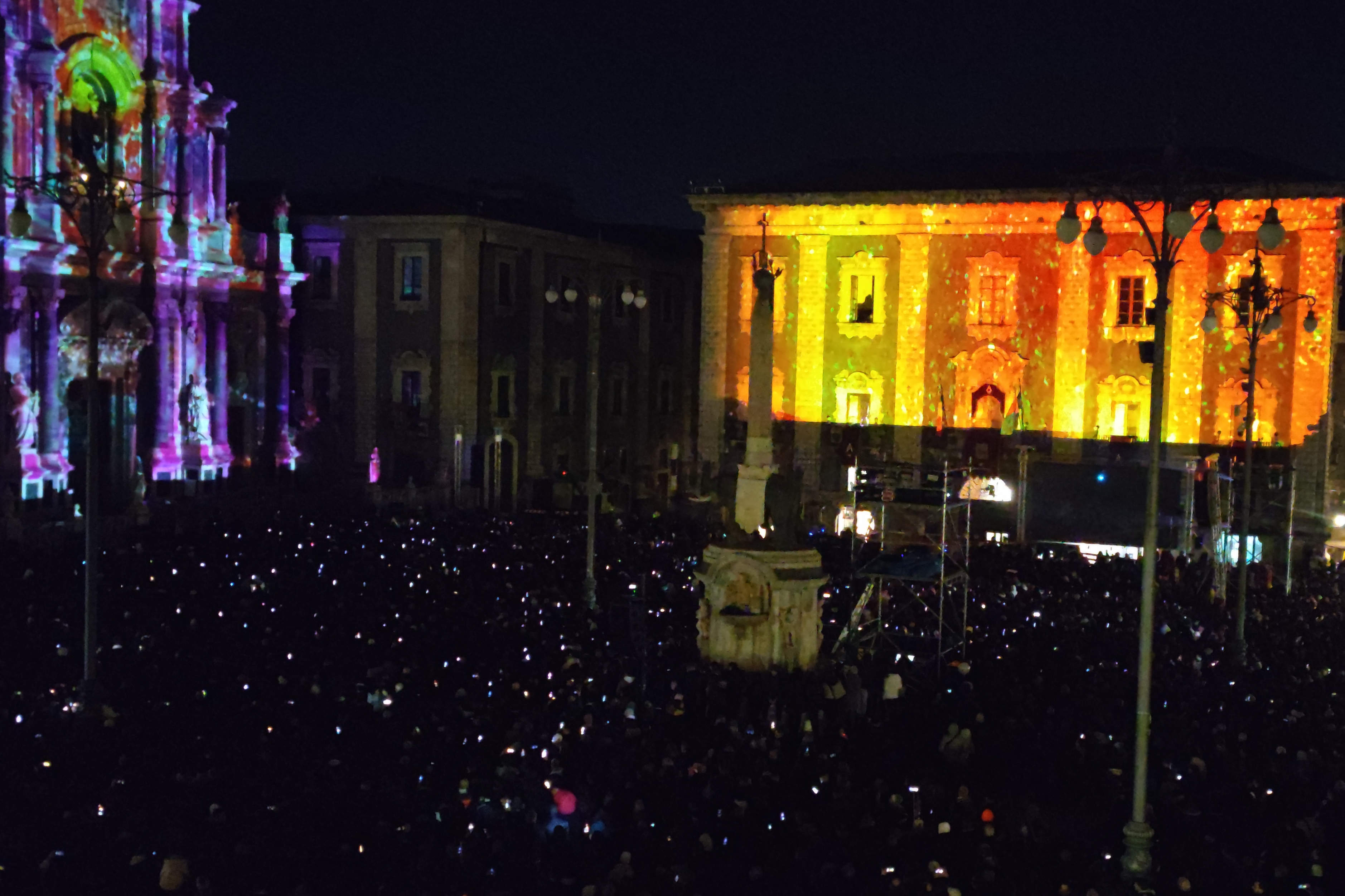 Sant’Agata 2023, lo spettacolo dei fuochi della “Sira ‘o Tri”: guarda le FOTO