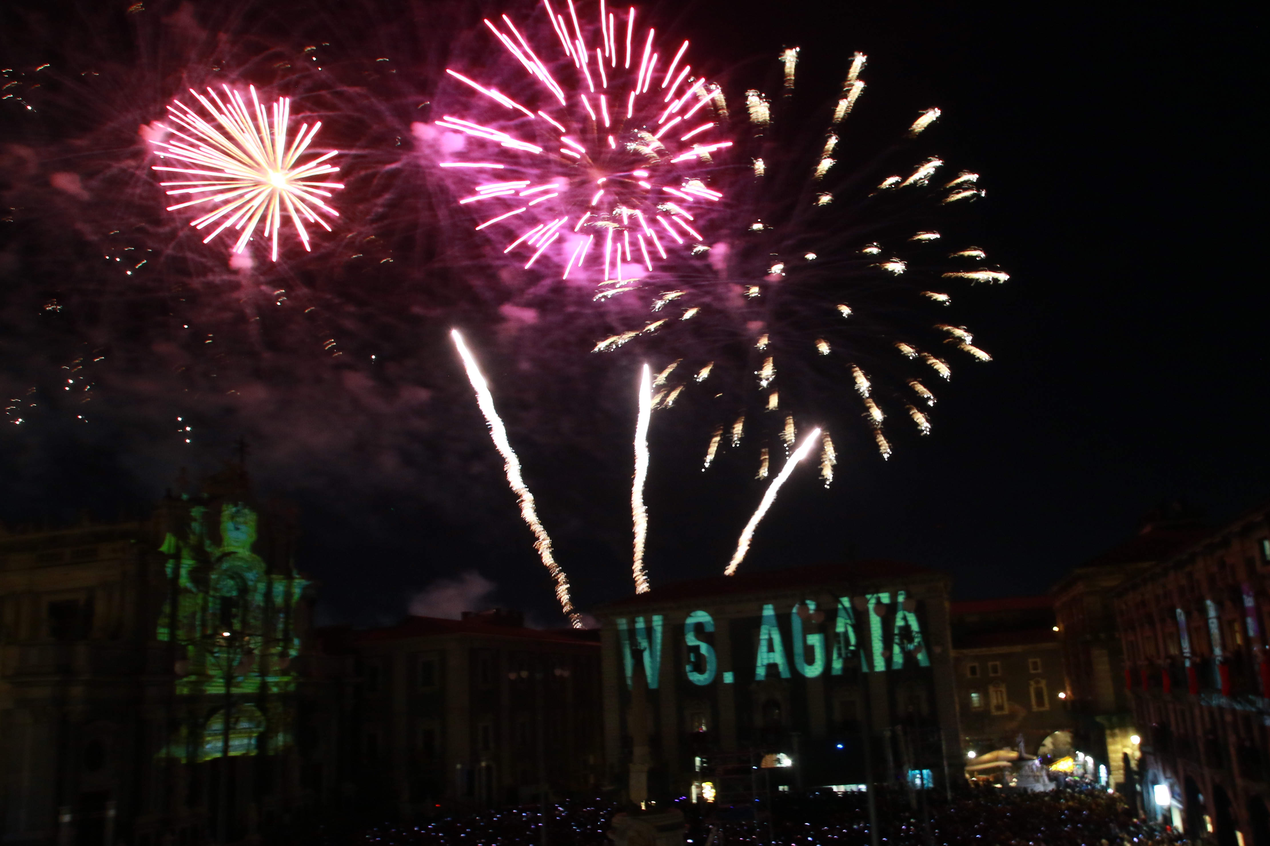 Sant’Agata 2023, lo spettacolo dei fuochi della “Sira ‘o Tri”: guarda le FOTO