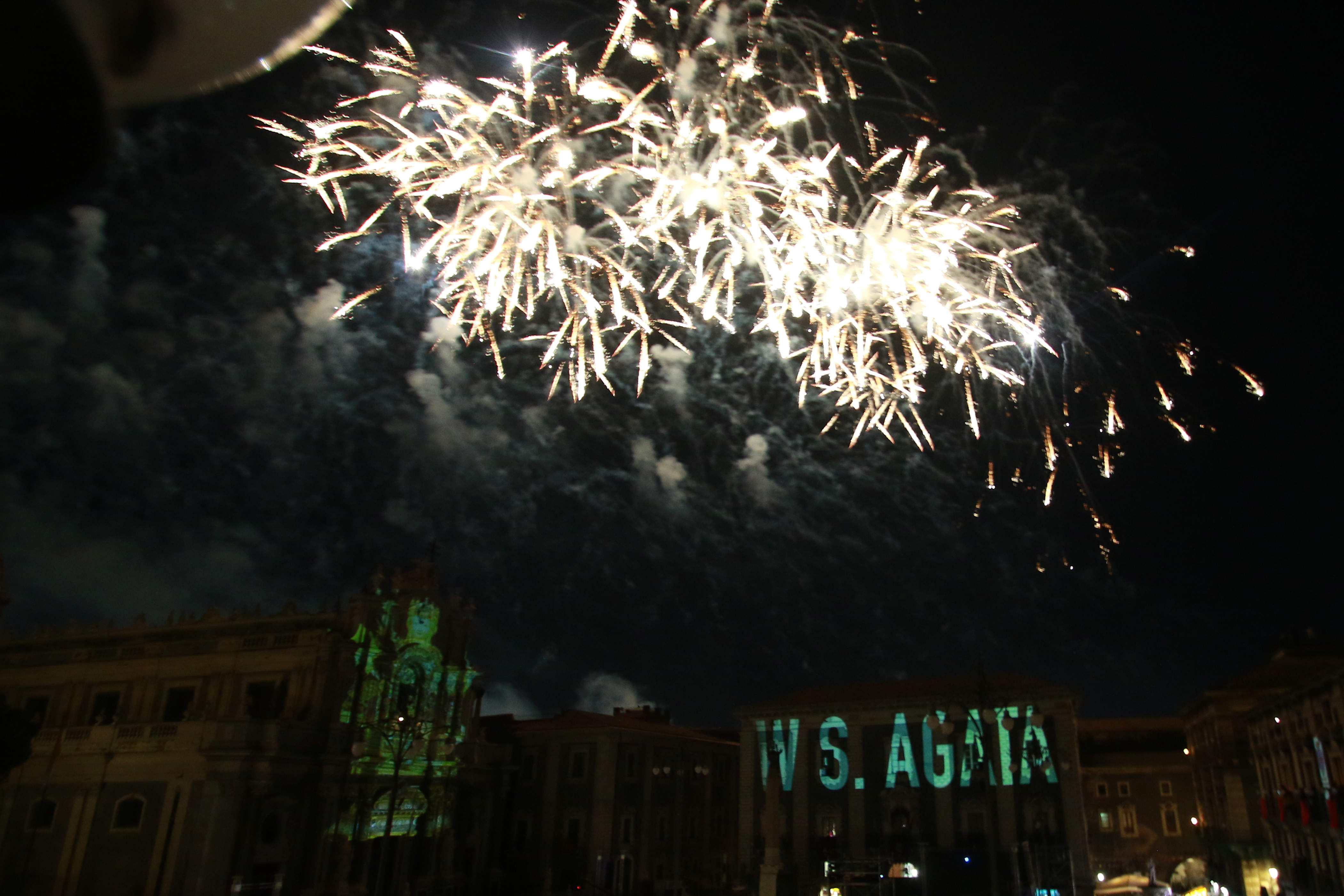 Sant’Agata 2023, lo spettacolo dei fuochi della “Sira ‘o Tri”: guarda le FOTO