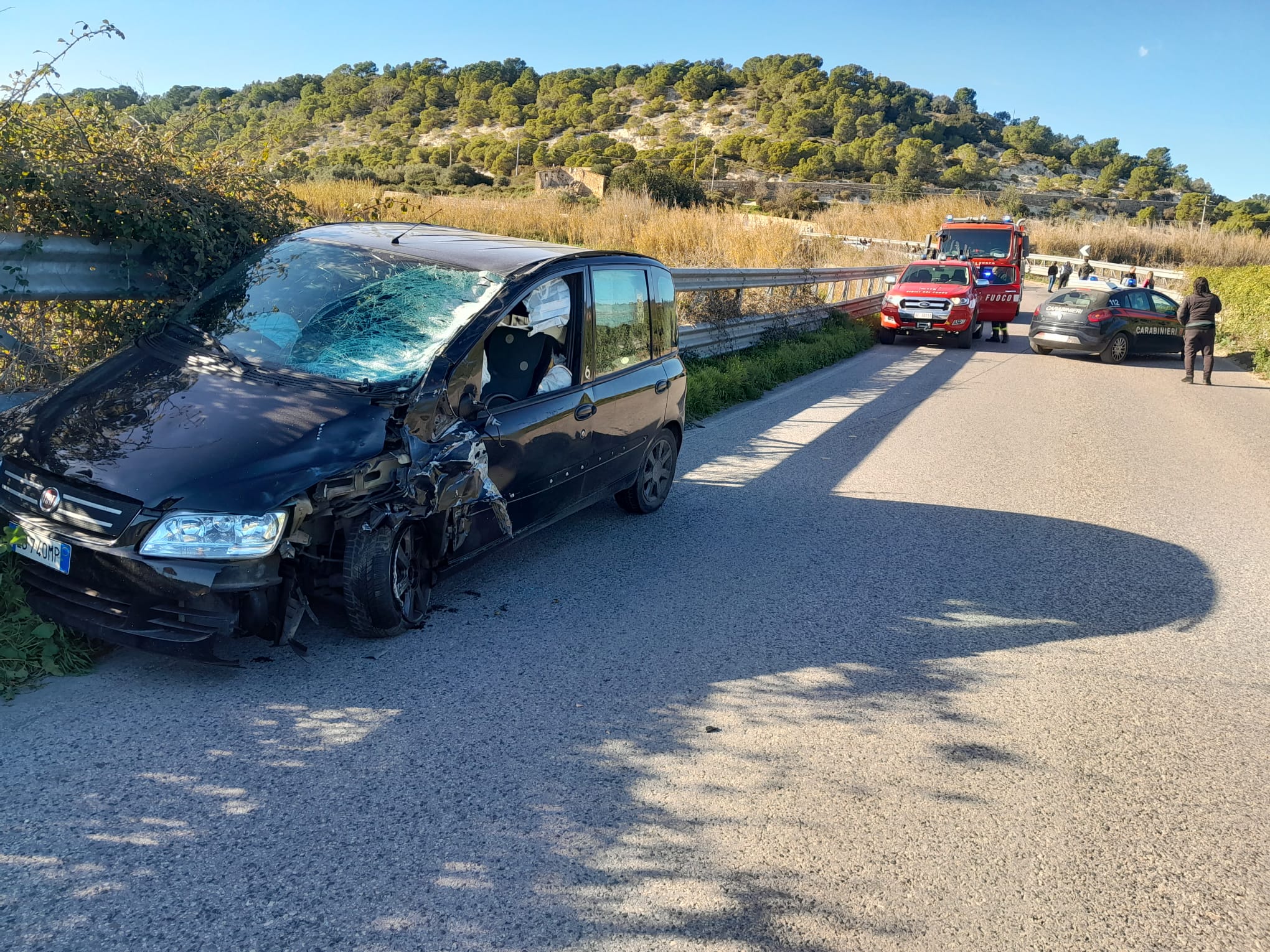 Tragedia a Vittoria: centauro si scontra con auto e precipita da un ponte Tragedia a Vittoria: centauro si scontra con auto e precipita da un ponte