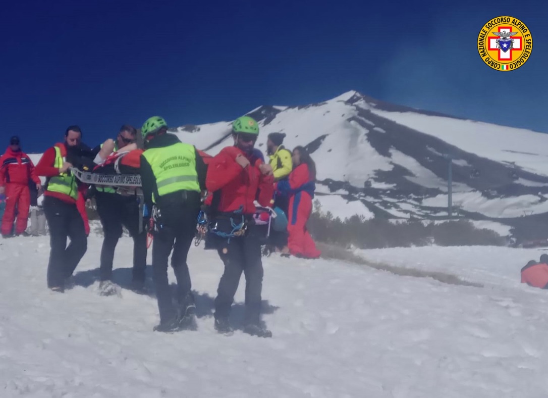 Allarme sull’Etna, turista cade da slittino e si fa male a un ginocchio: interviene il SASS