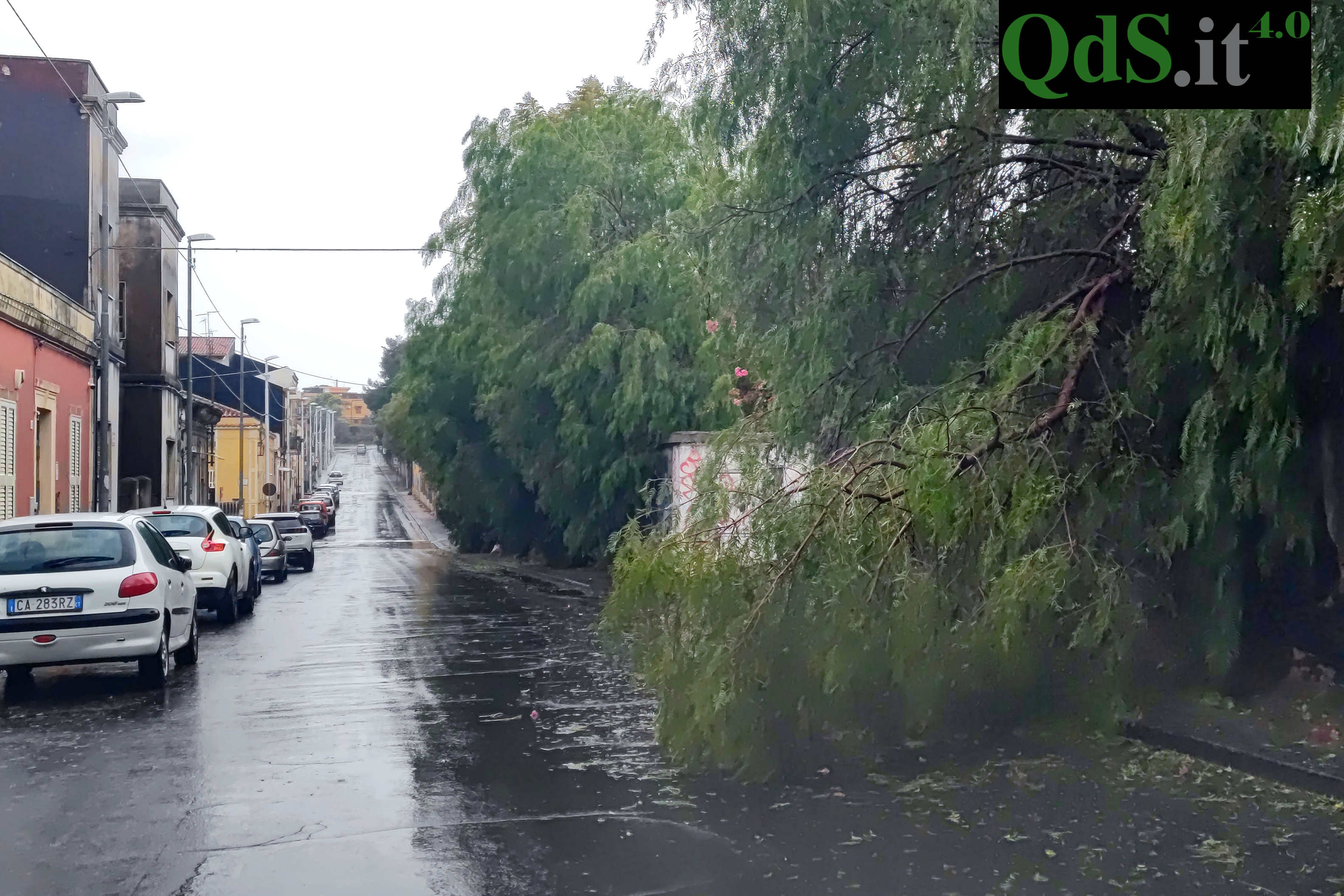 Dal vento incessante agli allagamenti, Sicilia “devastata” dal maltempo – FOTO