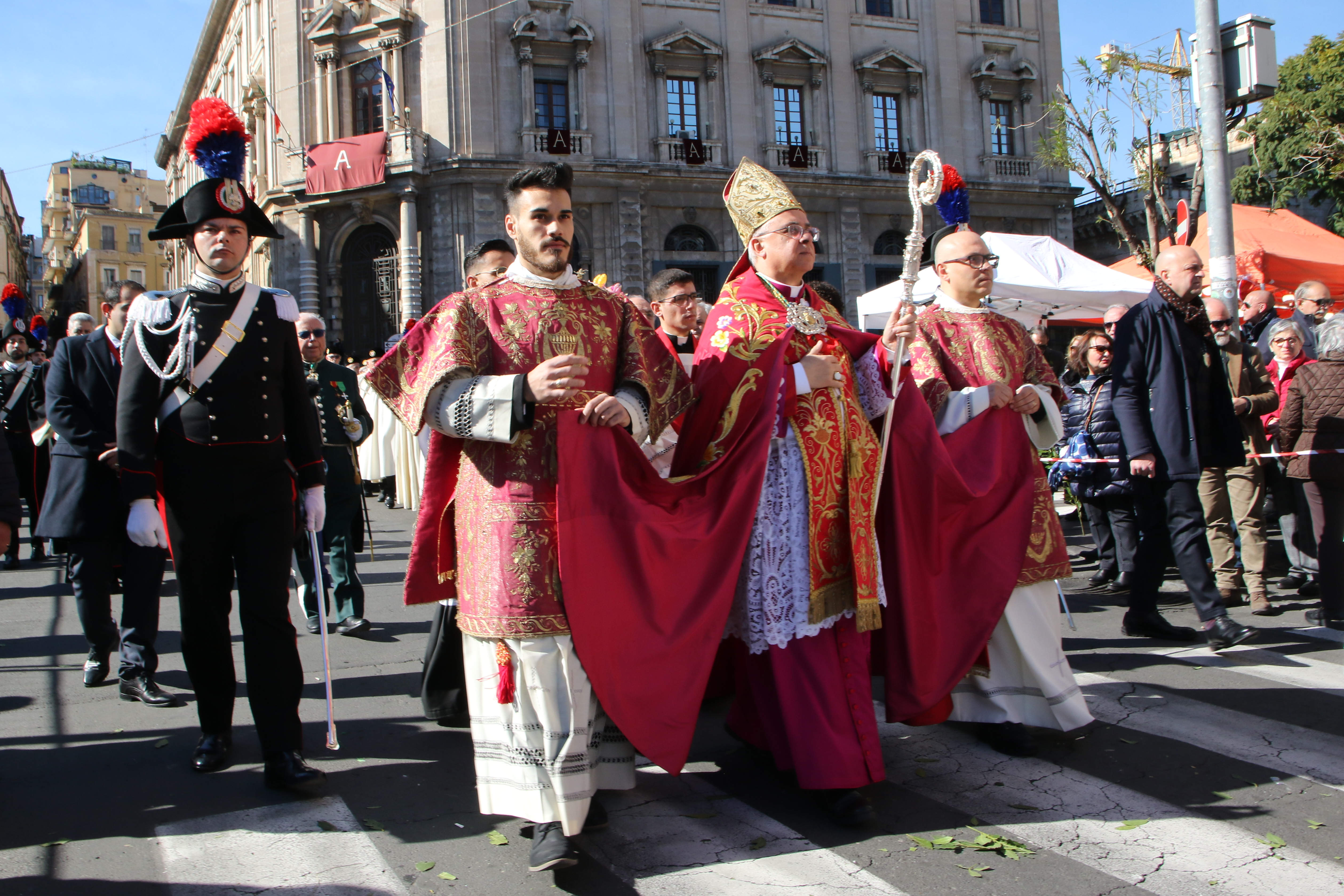 Carrozza del Senato e offerta della cera: al via ufficialmente la festa di Sant’Agata – FOTO e VIDEO Carrozza del Senato e offerta della cera: al via ufficialmente la festa di Sant’Agata – FOTO e VIDEO