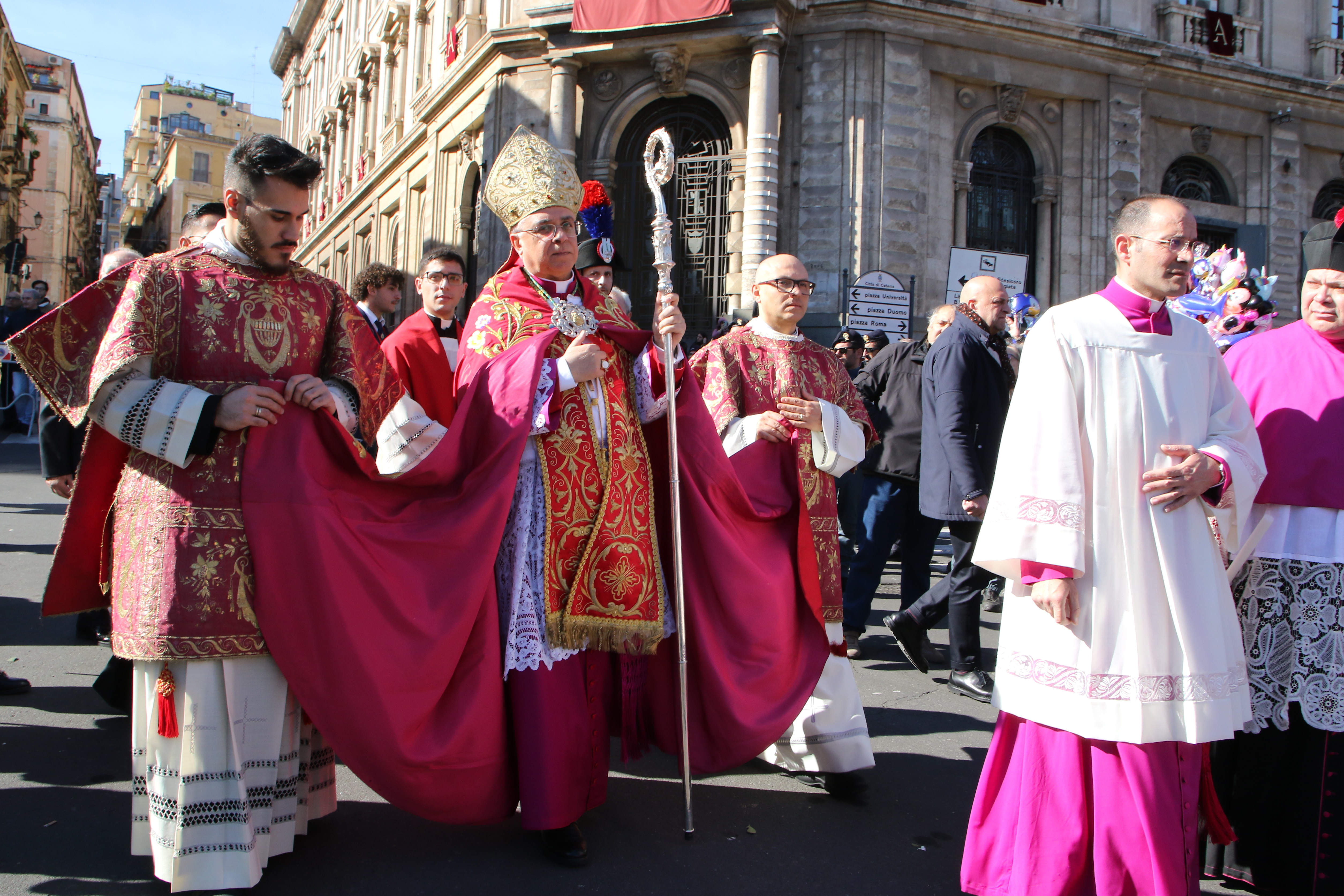 Carrozza del Senato e offerta della cera: al via ufficialmente la festa di Sant’Agata – FOTO e VIDEO Carrozza del Senato e offerta della cera: al via ufficialmente la festa di Sant’Agata – FOTO e VIDEO