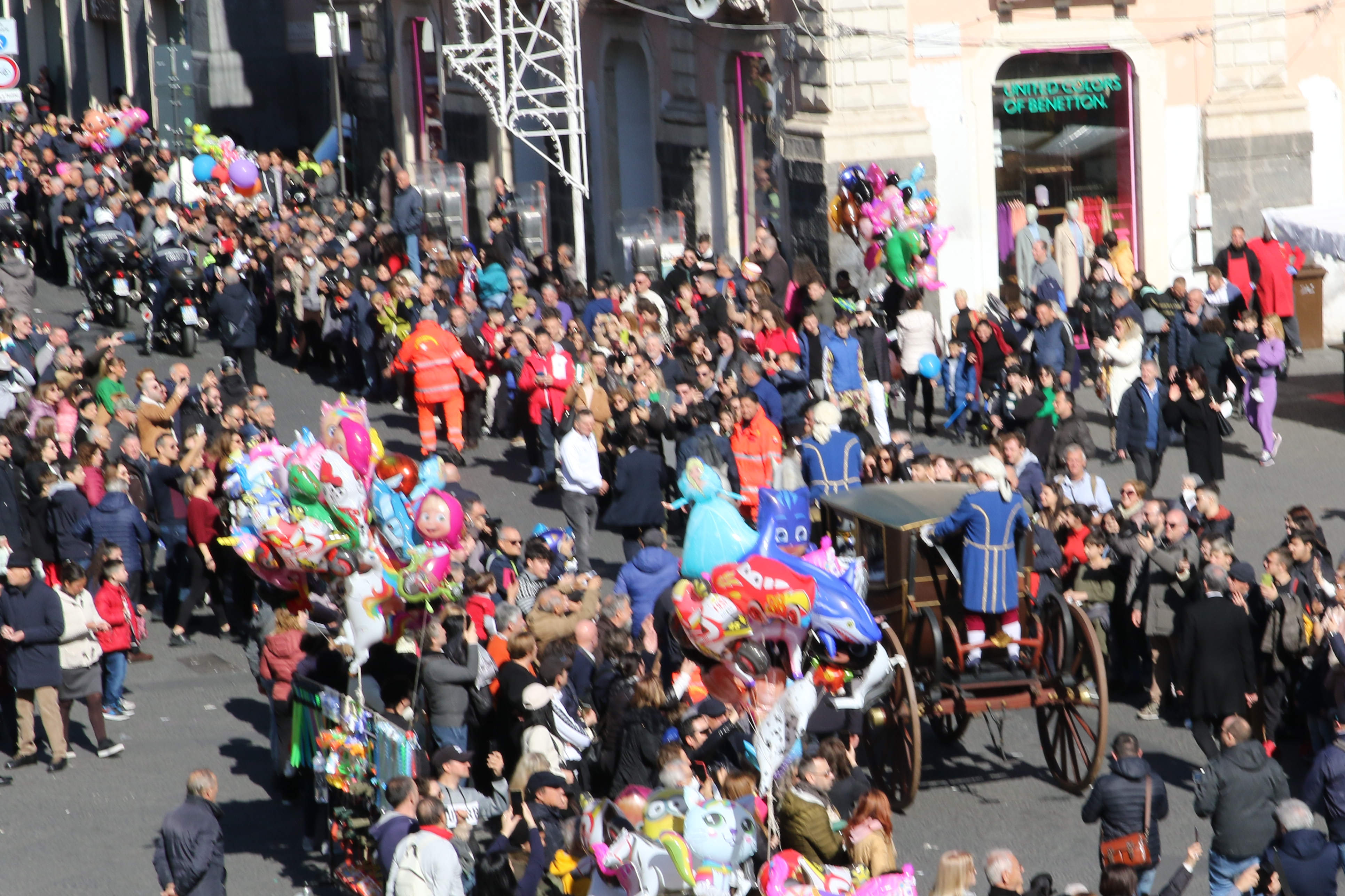 Carrozza del Senato e offerta della cera: al via ufficialmente la festa di Sant’Agata – FOTO e VIDEO Carrozza del Senato e offerta della cera: al via ufficialmente la festa di Sant’Agata – FOTO e VIDEO