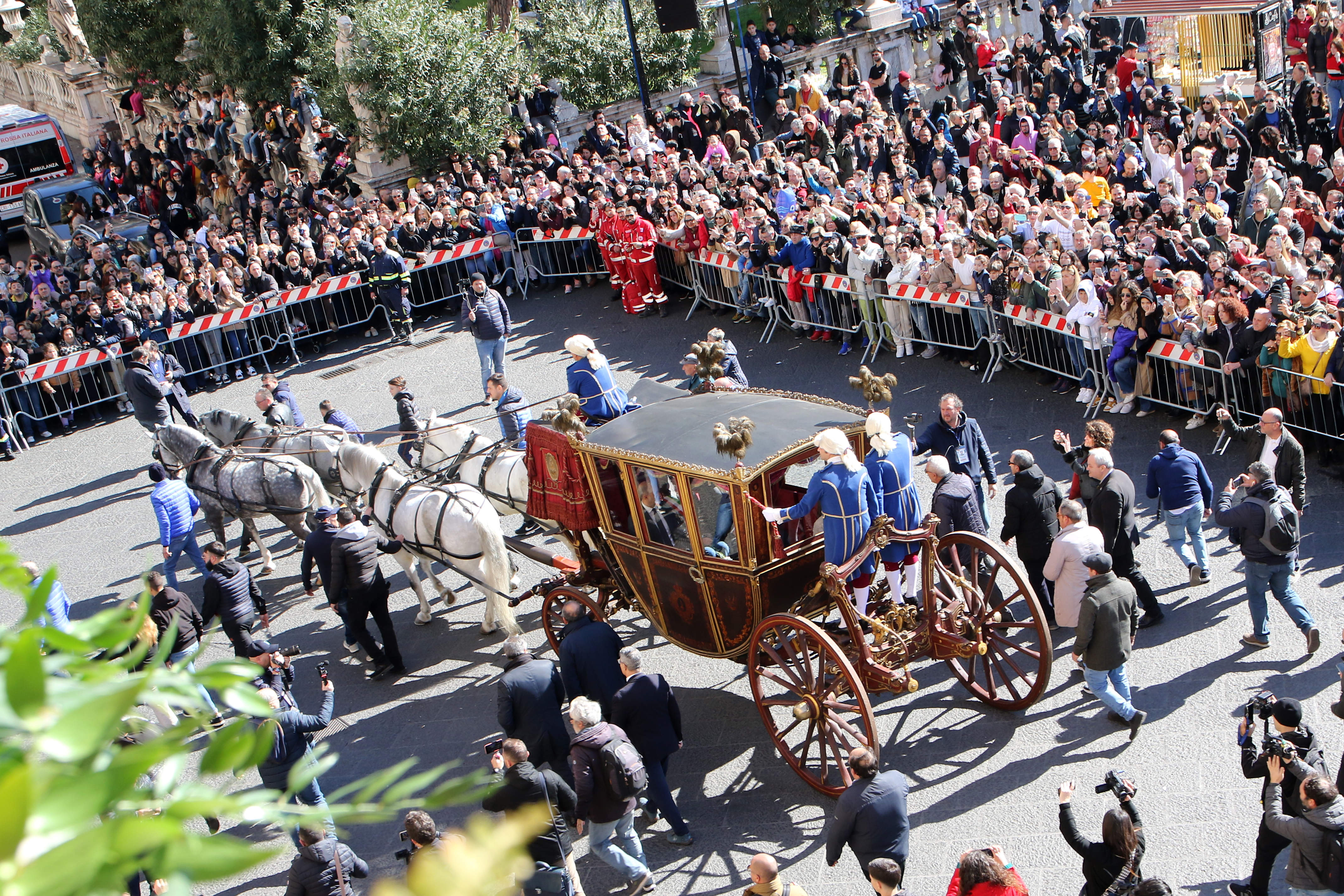 Carrozza del Senato e offerta della cera: al via ufficialmente la festa di Sant’Agata – FOTO e VIDEO Carrozza del Senato e offerta della cera: al via ufficialmente la festa di Sant’Agata – FOTO e VIDEO