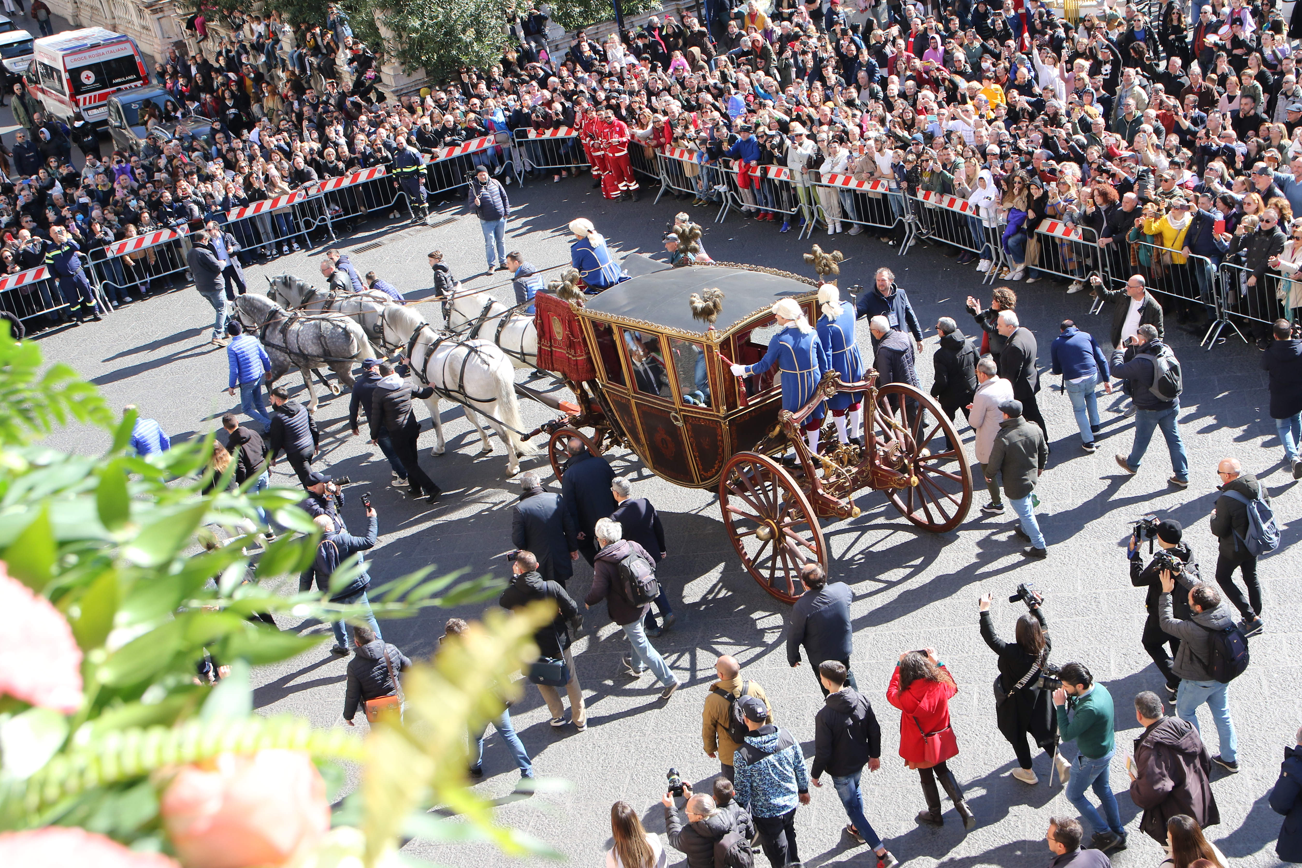 Carrozza del Senato e offerta della cera: al via ufficialmente la festa di Sant’Agata – FOTO e VIDEO Carrozza del Senato e offerta della cera: al via ufficialmente la festa di Sant’Agata – FOTO e VIDEO