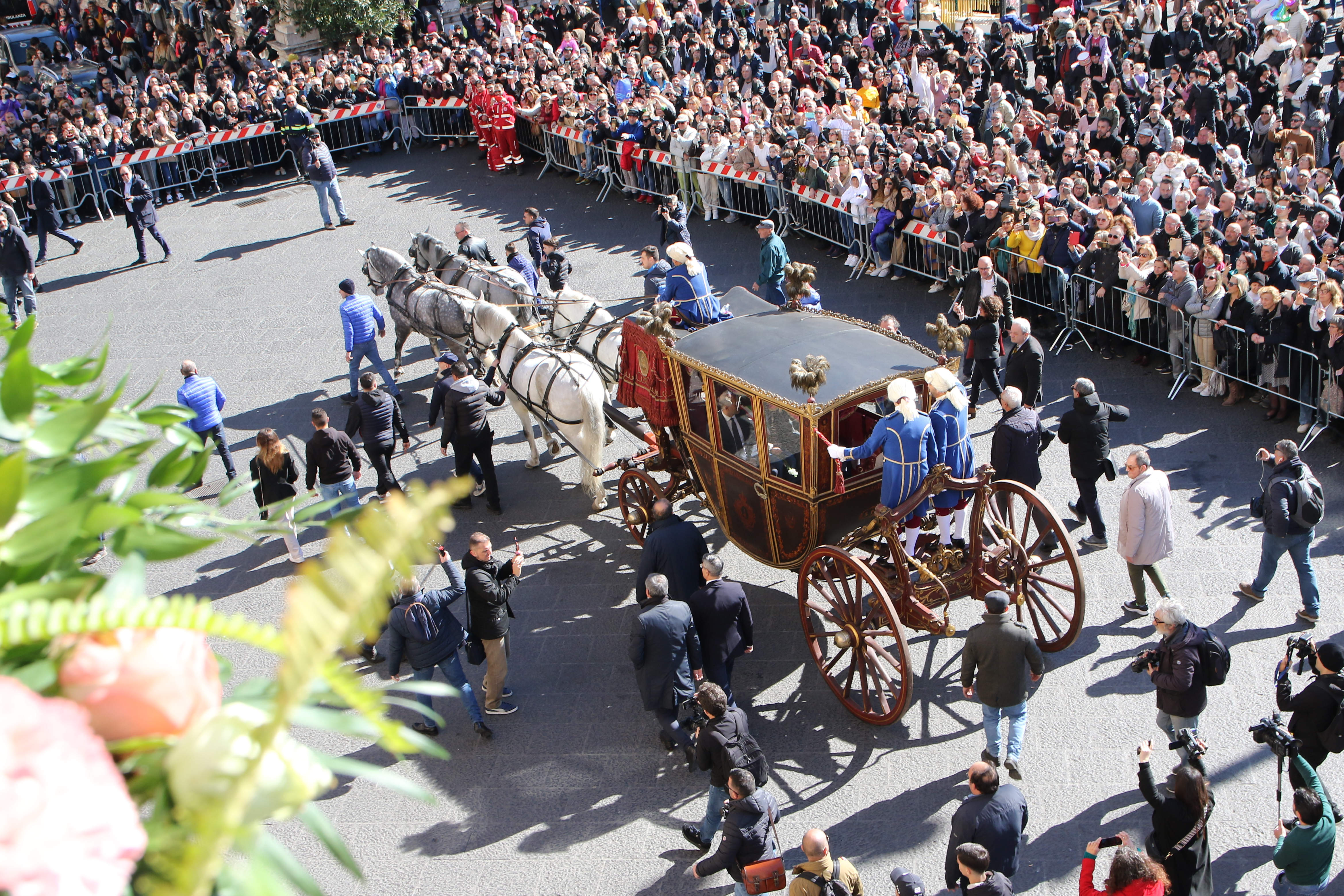 Carrozza del Senato e offerta della cera: al via ufficialmente la festa di Sant’Agata – FOTO e VIDEO Carrozza del Senato e offerta della cera: al via ufficialmente la festa di Sant’Agata – FOTO e VIDEO