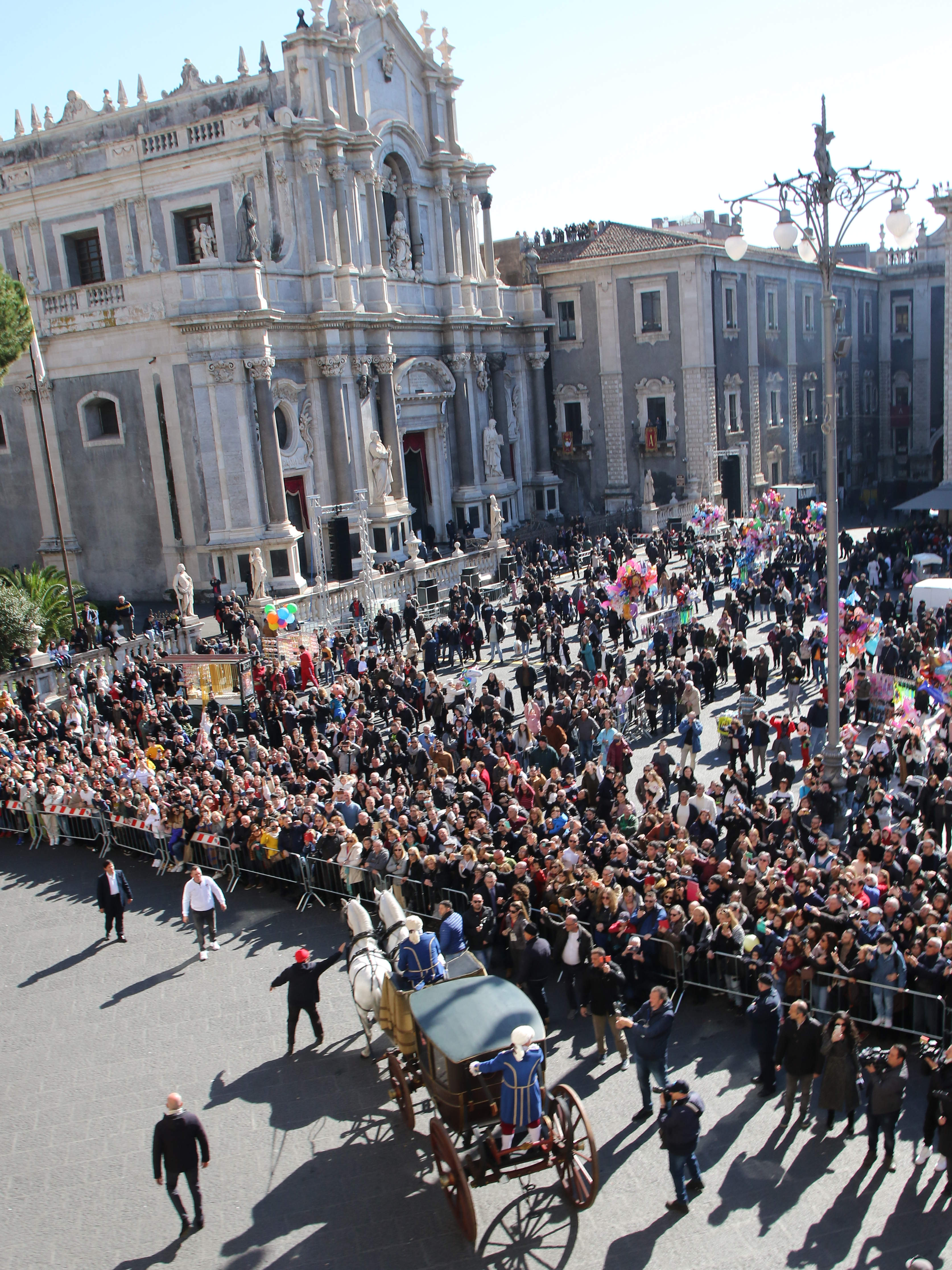 Carrozza del Senato e offerta della cera: al via ufficialmente la festa di Sant’Agata – FOTO e VIDEO Carrozza del Senato e offerta della cera: al via ufficialmente la festa di Sant’Agata – FOTO e VIDEO