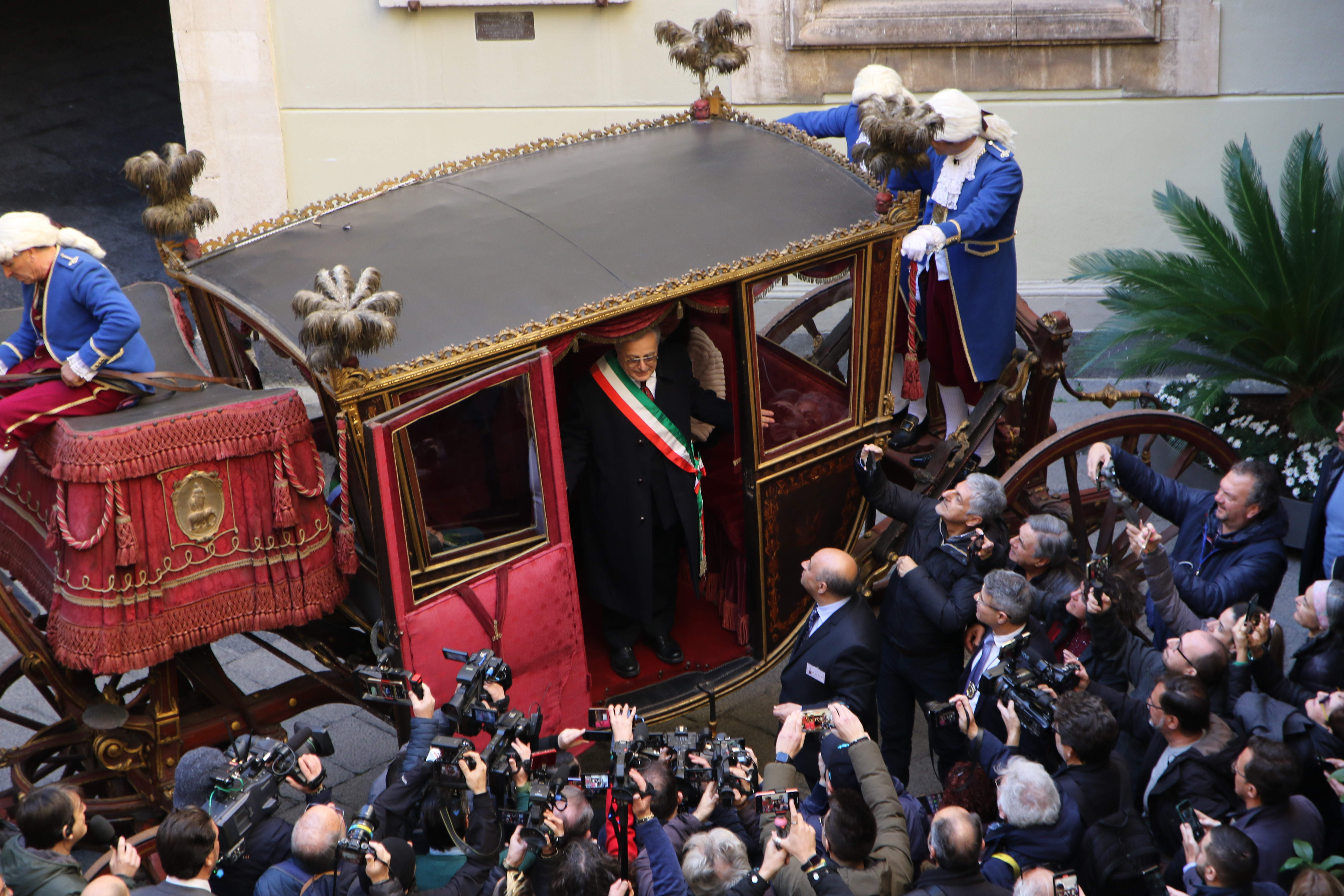Carrozza del Senato e offerta della cera: al via ufficialmente la festa di Sant’Agata – FOTO e VIDEO Carrozza del Senato e offerta della cera: al via ufficialmente la festa di Sant’Agata – FOTO e VIDEO