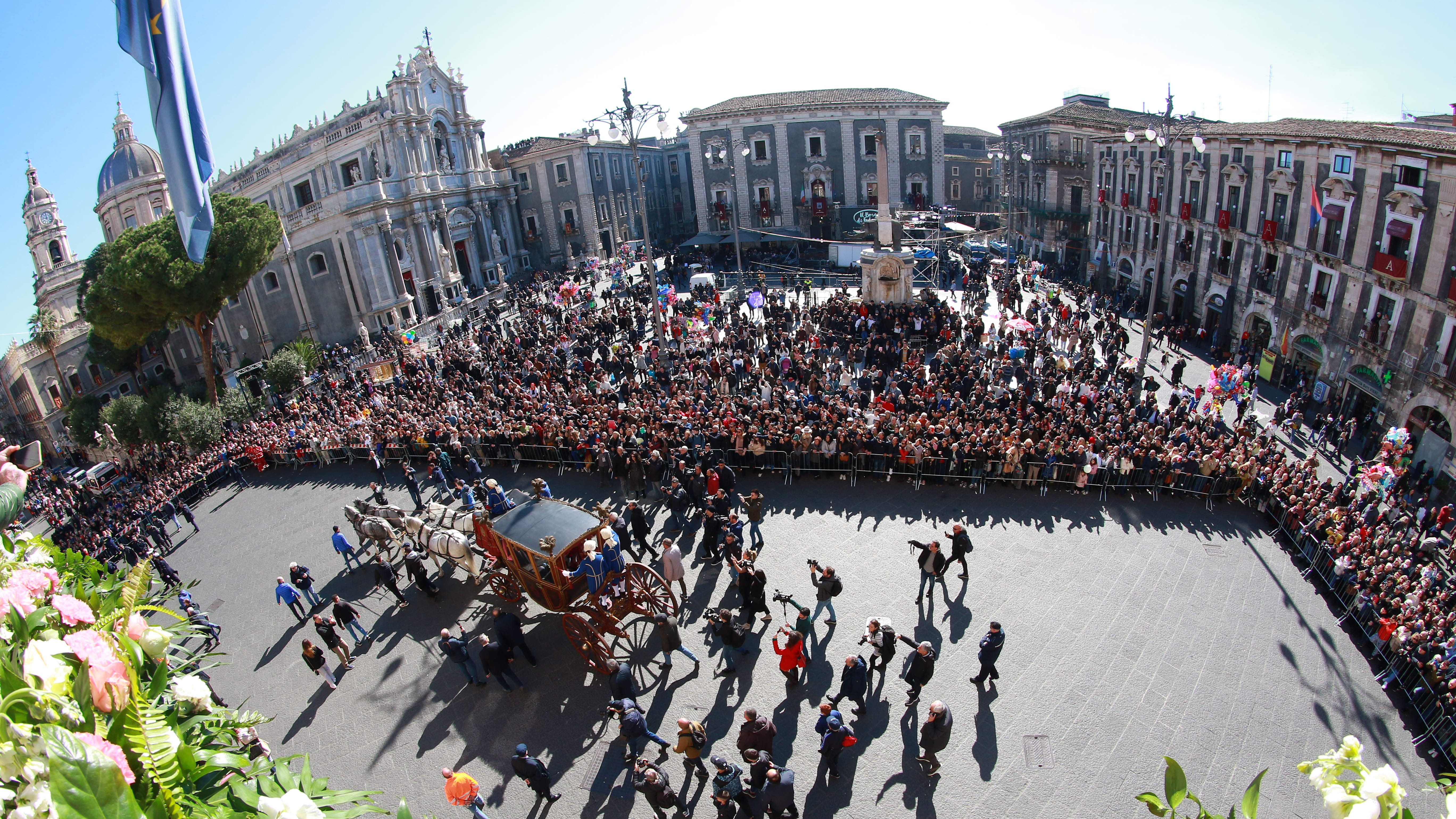 Carrozza del Senato e offerta della cera: al via ufficialmente la festa di Sant’Agata – FOTO e VIDEO Carrozza del Senato e offerta della cera: al via ufficialmente la festa di Sant’Agata – FOTO e VIDEO