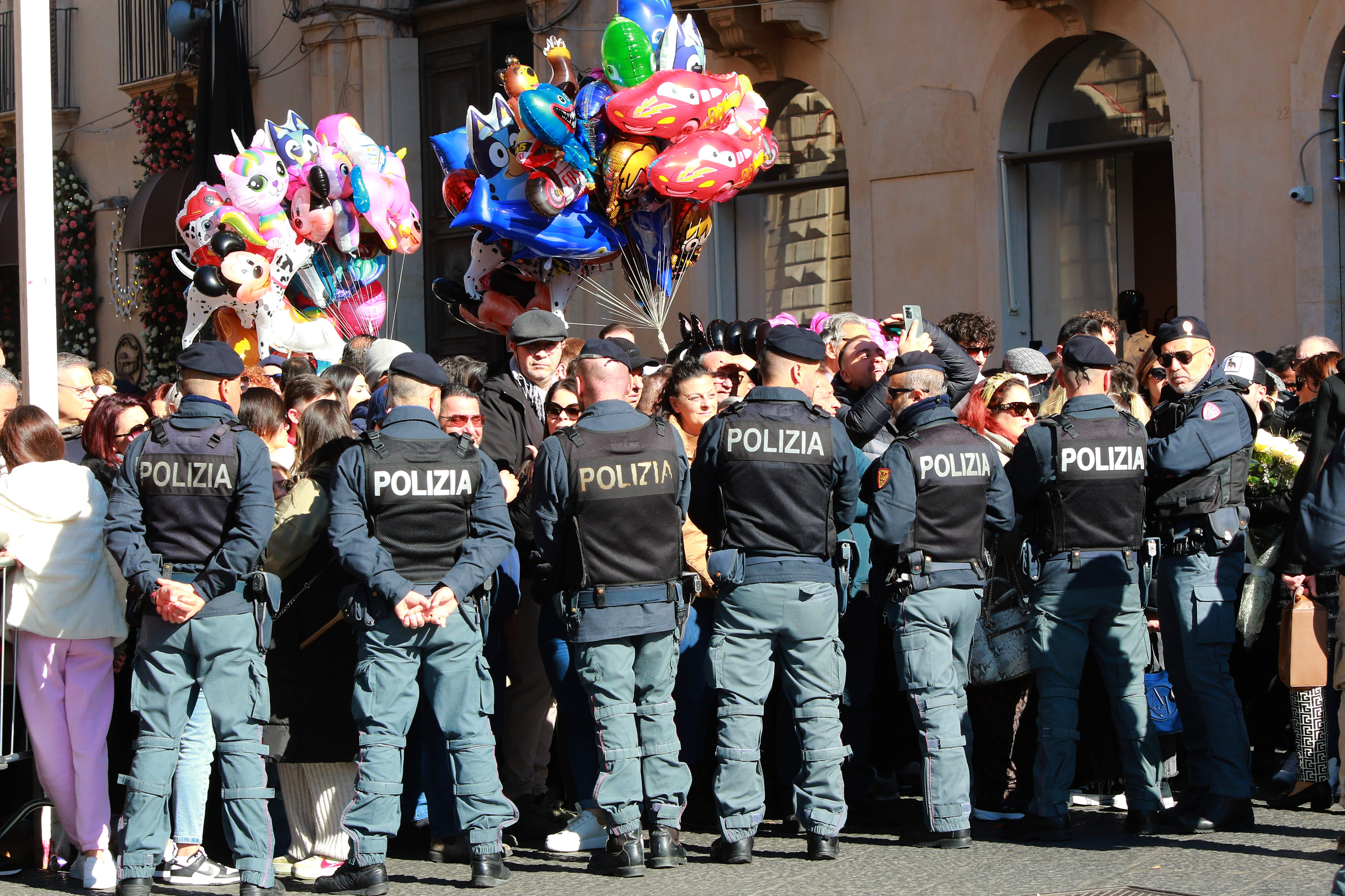 Carrozza del Senato e offerta della cera: al via ufficialmente la festa di Sant’Agata – FOTO e VIDEO Carrozza del Senato e offerta della cera: al via ufficialmente la festa di Sant’Agata – FOTO e VIDEO