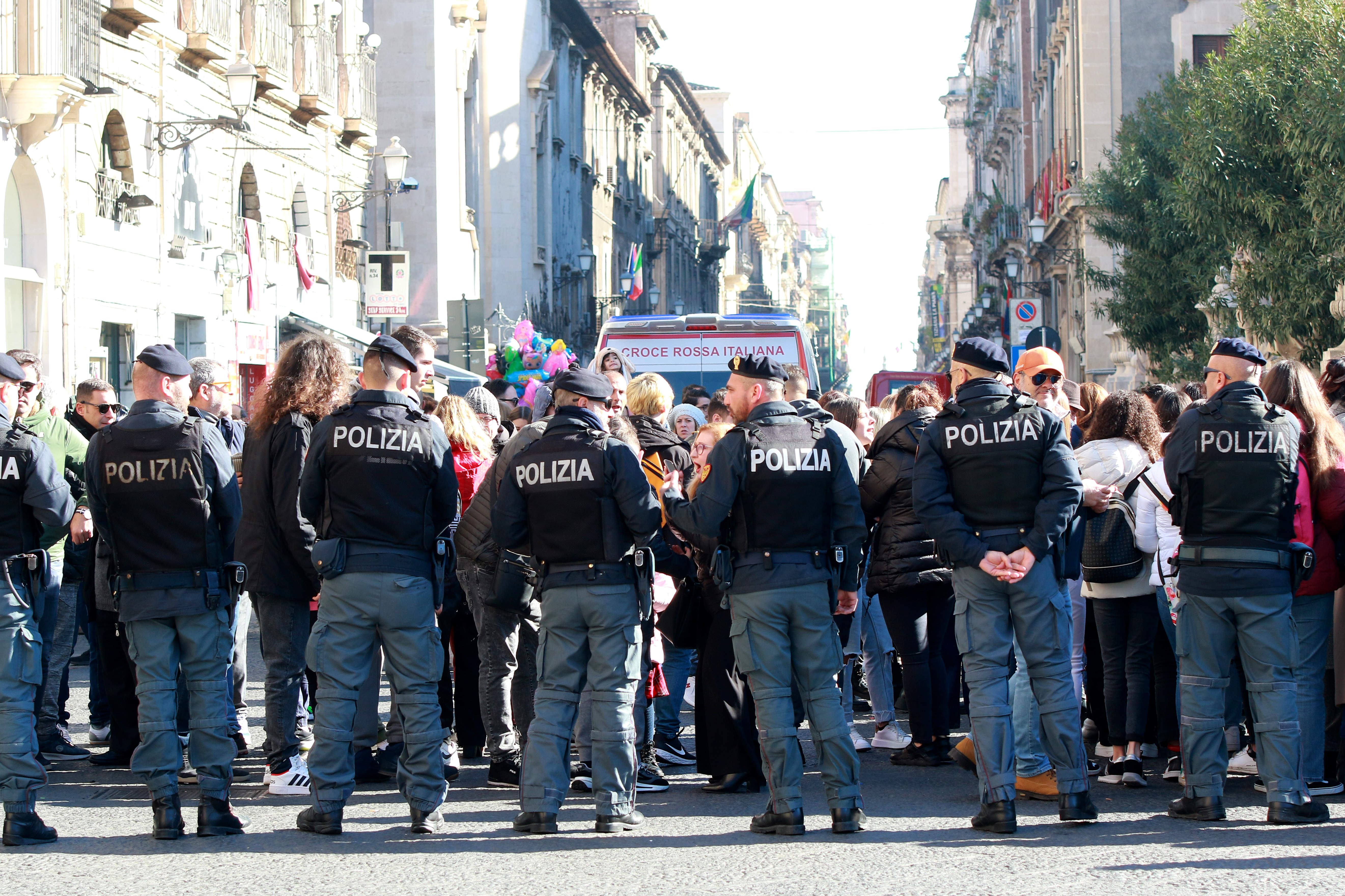 Carrozza del Senato e offerta della cera: al via ufficialmente la festa di Sant’Agata – FOTO e VIDEO Carrozza del Senato e offerta della cera: al via ufficialmente la festa di Sant’Agata – FOTO e VIDEO