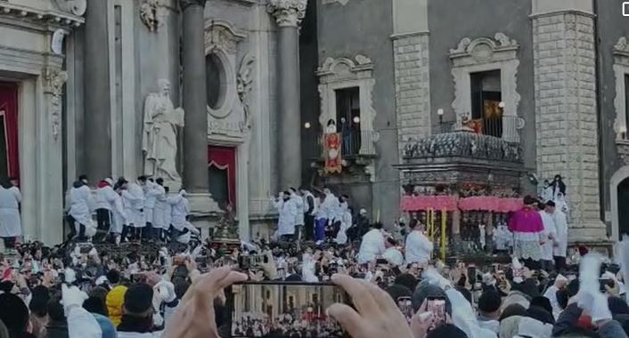 Sant’Agata 2023, l’emozionante inizio del giro esterno – FOTO
