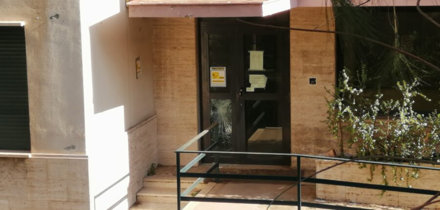 Catania, abbandono e degrado nell’ex sede Amt di via Sant’Euplio