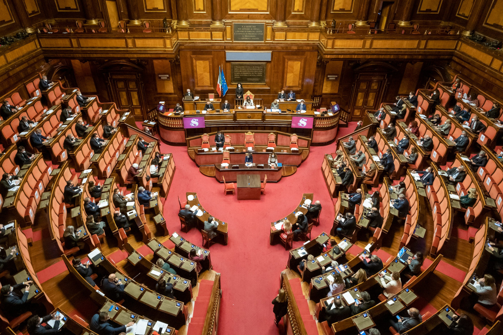 Per i senatori la crisi non c’è, 1.650 euro al mese solo per viaggi e telefonate: quanto uno stipendio