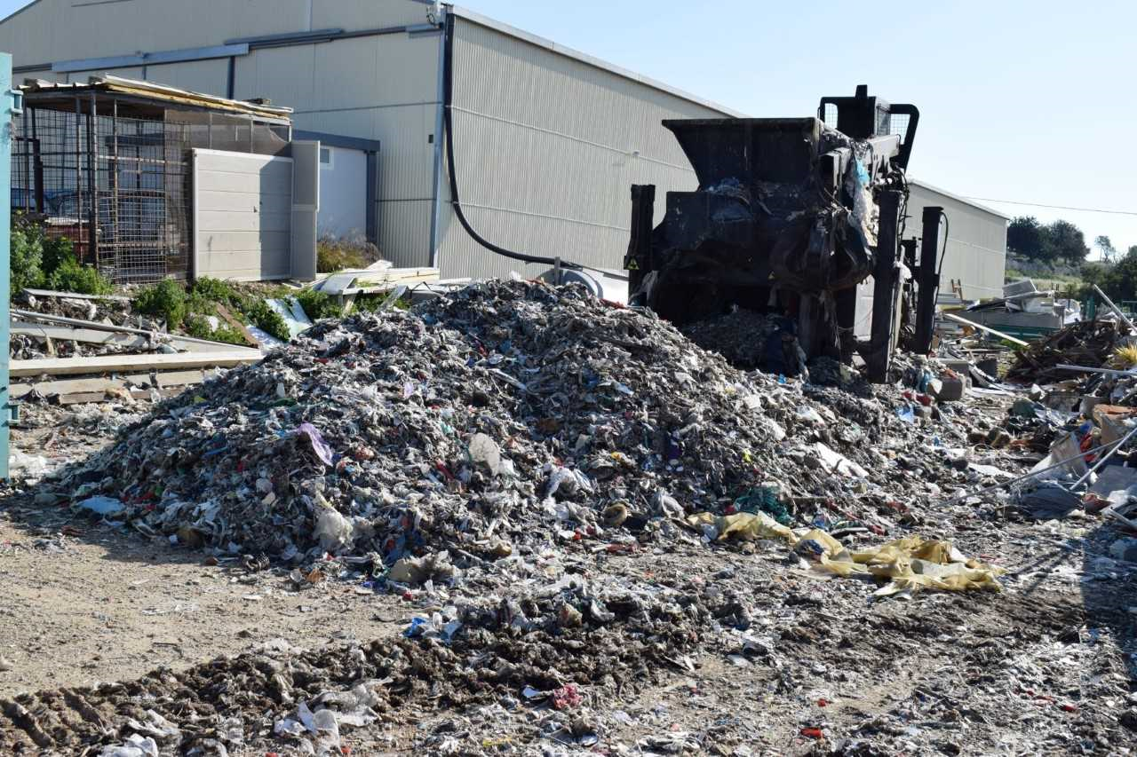 Capannone industriale abusivo e lavoratori in nero: sotto sequestro area da 15mila mq