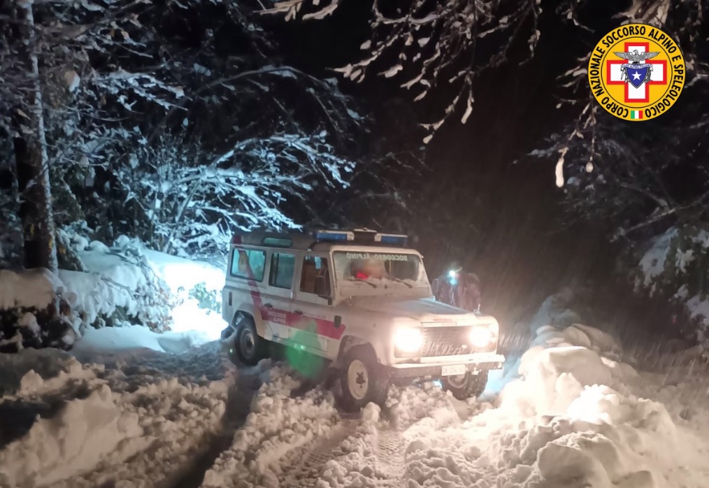 Bufera di neve sull’Etna, soccorse famiglie isolate e senza energia elettrica
