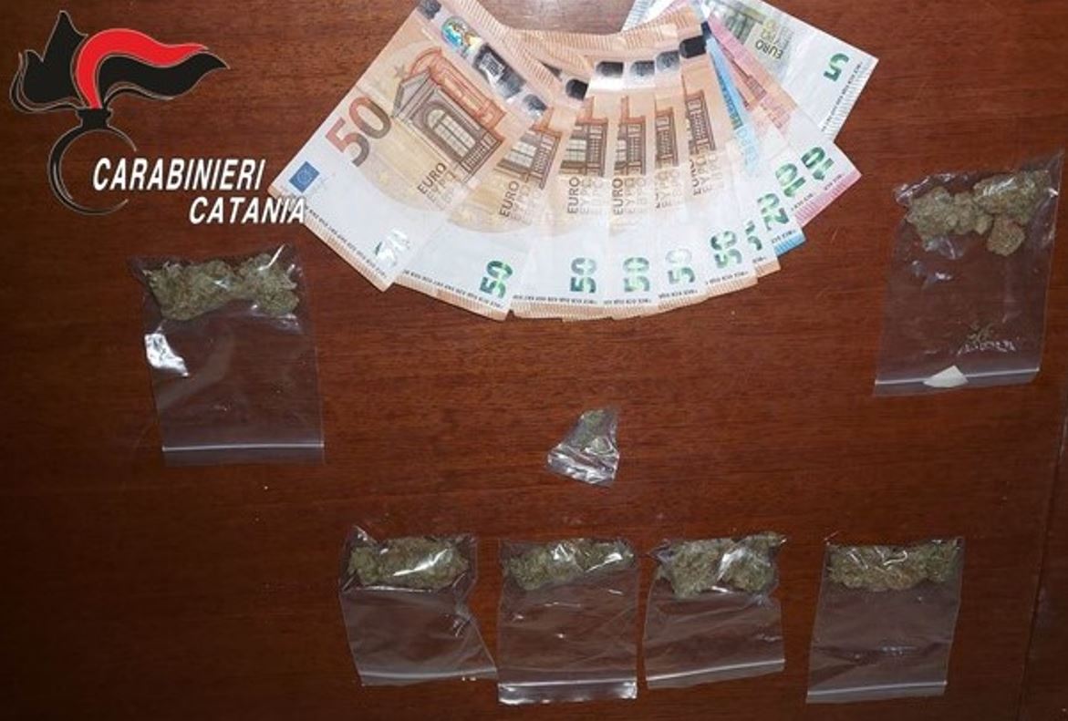 Il “mercato” della droga in via Galermo, carabinieri arrestano pusher 26enne