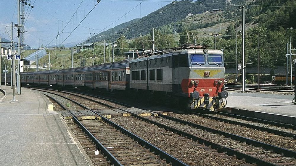 Treni fermi sulla linea ferroviaria Torino-Modane: investita una persona