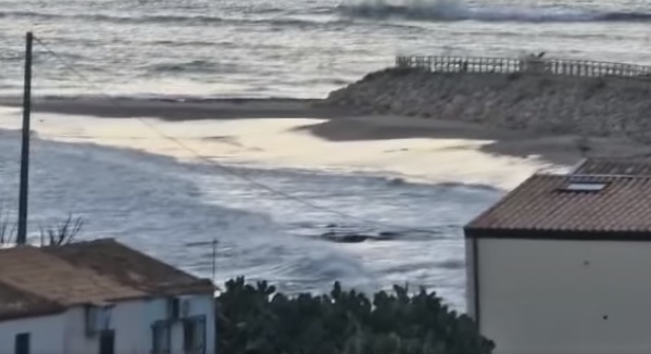 Allarme tsunami in Sicilia, Cocina: “Onde anomale nel Siracusano, ma senza danni”