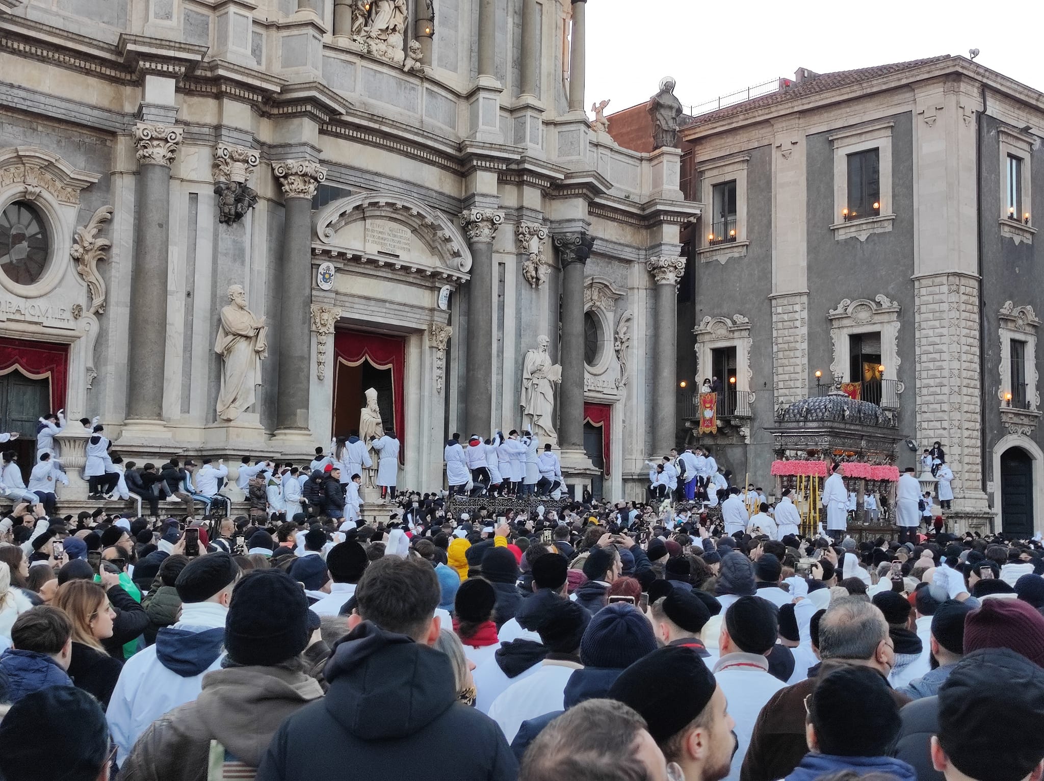 Sant’Agata 2023, con la Messa dell’Aurora i devoti “riabbracciano” la Patrona – DIRETTA