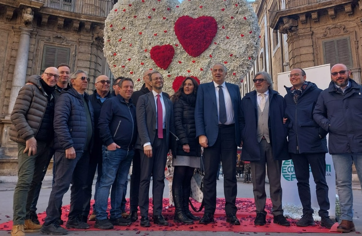 San Valentino, Palermo: ai Quattro Canti un cuore di fiori per gli innamorati