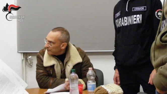 Messina Denaro, il boss firma il verbale del suo arresto, le Foto