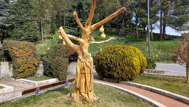 Geraci Siculo, due alberi da abbattere diventano sculture