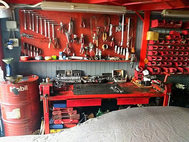 Autofficina abusiva in centro a Catania: maxi verbale di oltre 6 mila euro