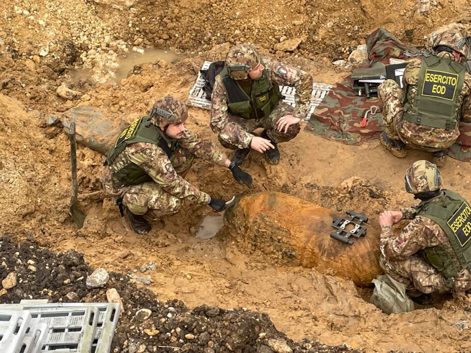 Artificieri disinnescano bomba della II Guerra Mondiale: 20 mila evacuati rientrati in casa