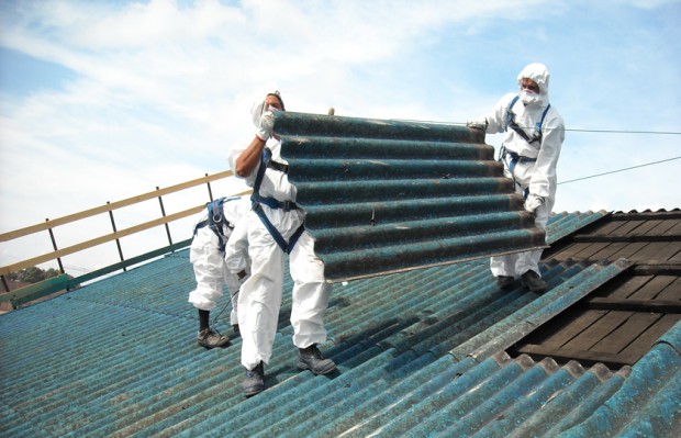 Amianto, nuovo avviso della Regione per bonifiche nelle abitazioni civili: previsto click day